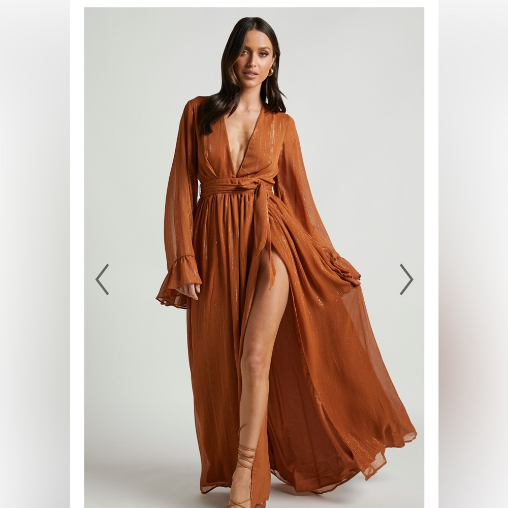 NWT Showpo Rust Bell Sleeve Maxi Dress | Size US 12 (Fits oversized)